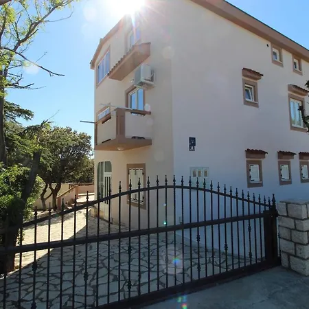 Apartament Mare-200 M From The Beach *