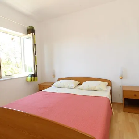 Mare-200 M From The Beach Mandre