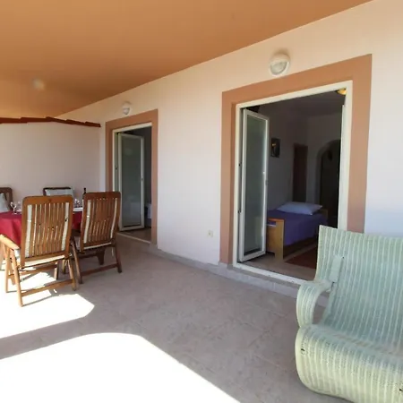 Mare-200 M From The Beach Apartament Mandre