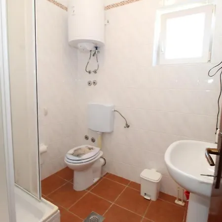 Mare-200 M From The Beach Apartament Mandre