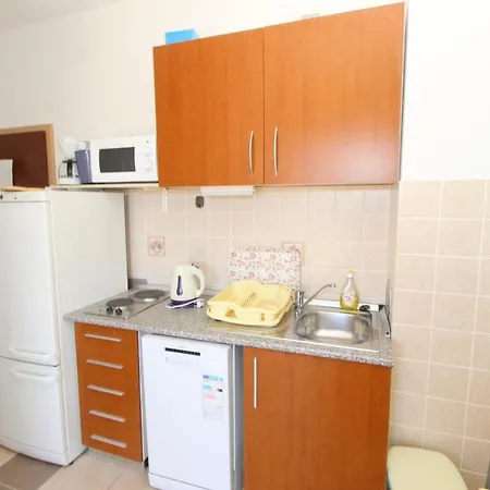 Mare-200 M From The Beach * Mandre